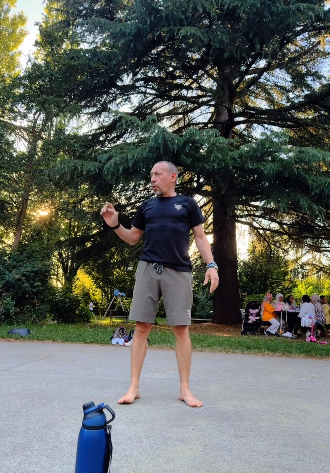 Atleta a piedi nudi al parco, GDM Malnate