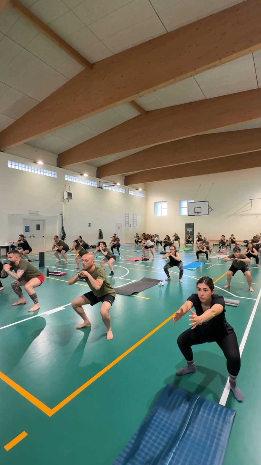 Il gruppo in squat in palestra, GDM Malnate