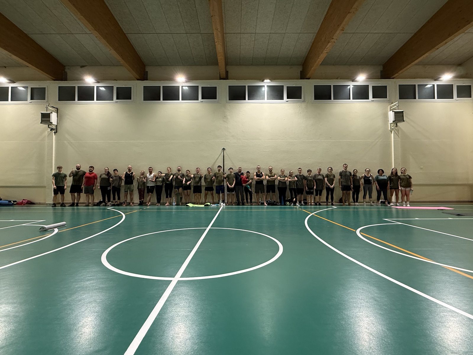 La squadra GDM Malnate schierata in palestra