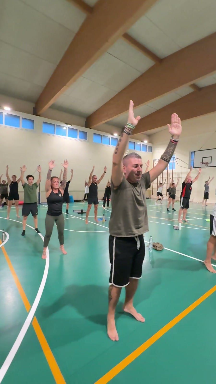 Braccia in alto in palestra, GDM Malnate
