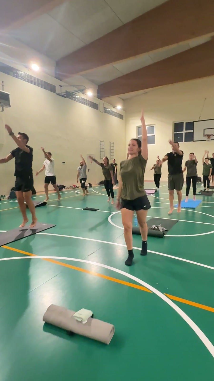 Il gruppo a braccia alte in palestra, GDM Malnate