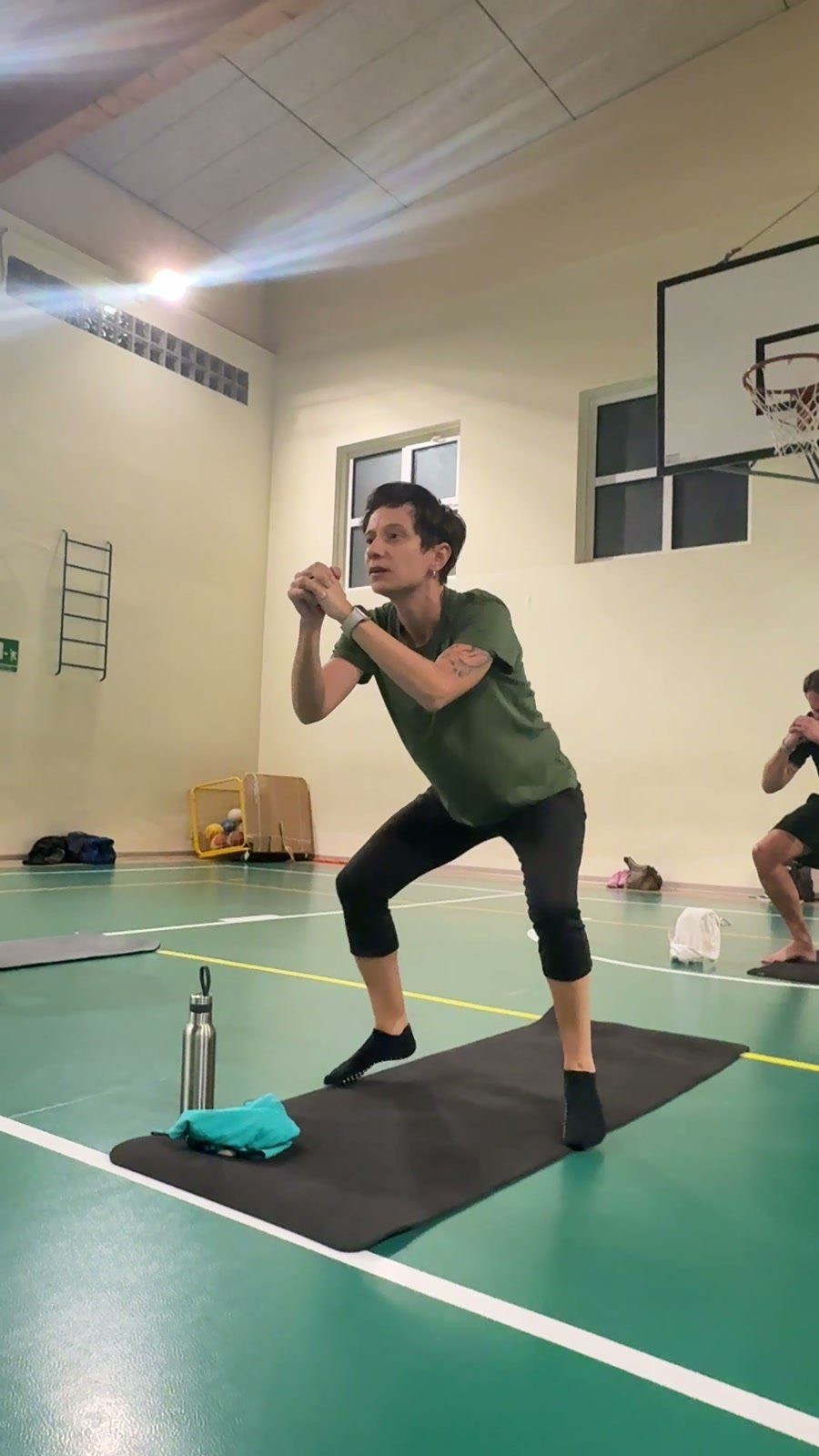 Squat sul tappetino in palestra, GDM Malnate