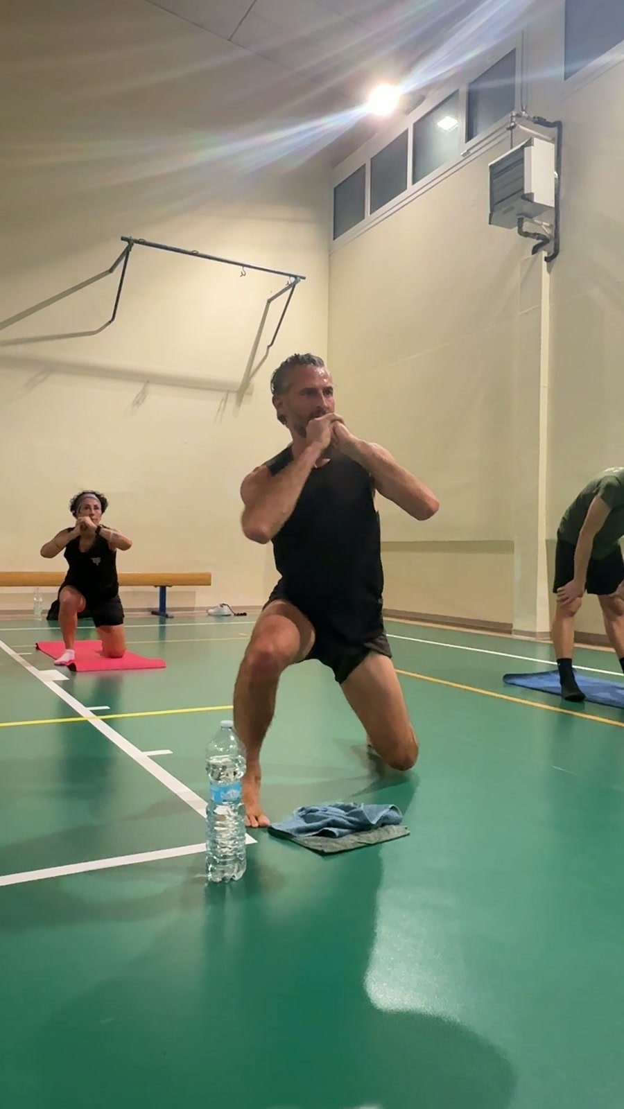 Affondo a mani giunte in palestra, GDM Malnate