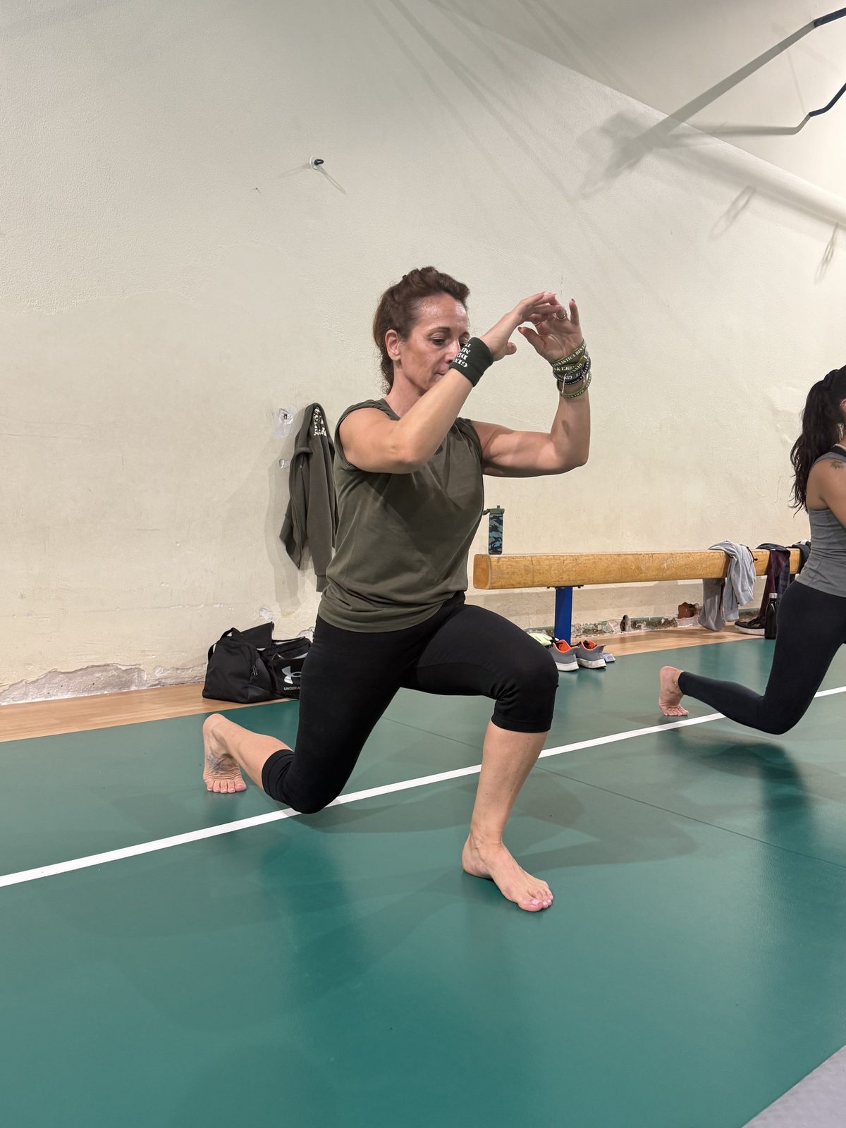 Affondo a piedi nudi in palestra, GDM Malnate